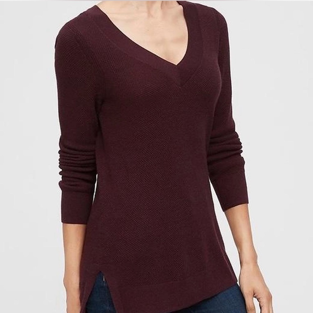 NWT Gap Women’s Long Sleeve V Neck Sweater Maroon Red‎ Purple Size Medium